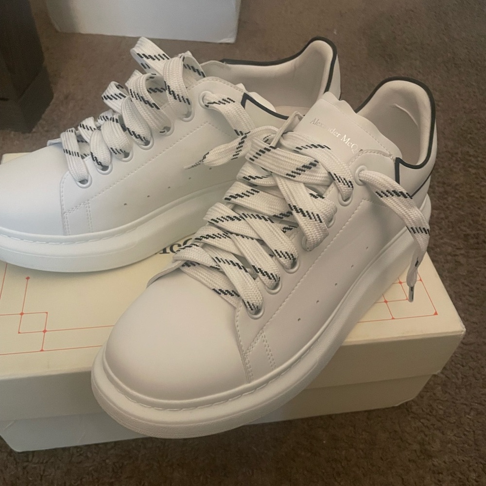 Alexander McQueen Black & White